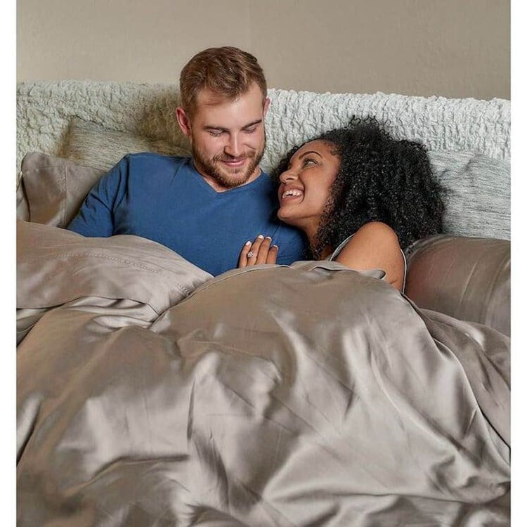 FACEBBduvt-WH-Kn_1_.jpg